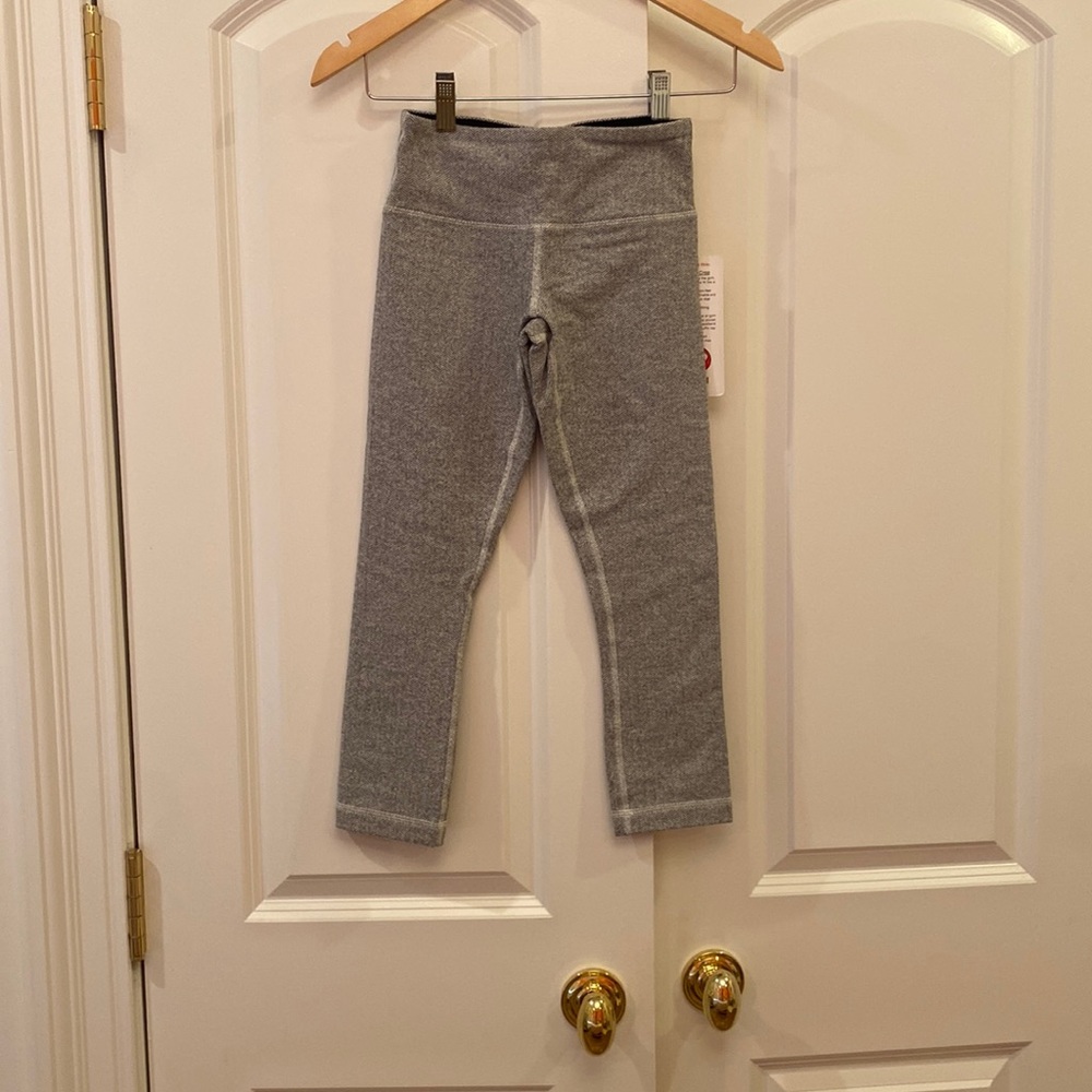 Lululemon size 2 leggings.  New with tags never worn before. Super cute pattern.